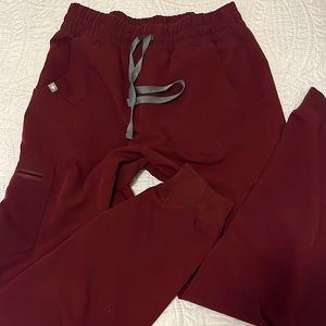Figs maroon size small high waisted jogger scrub pant